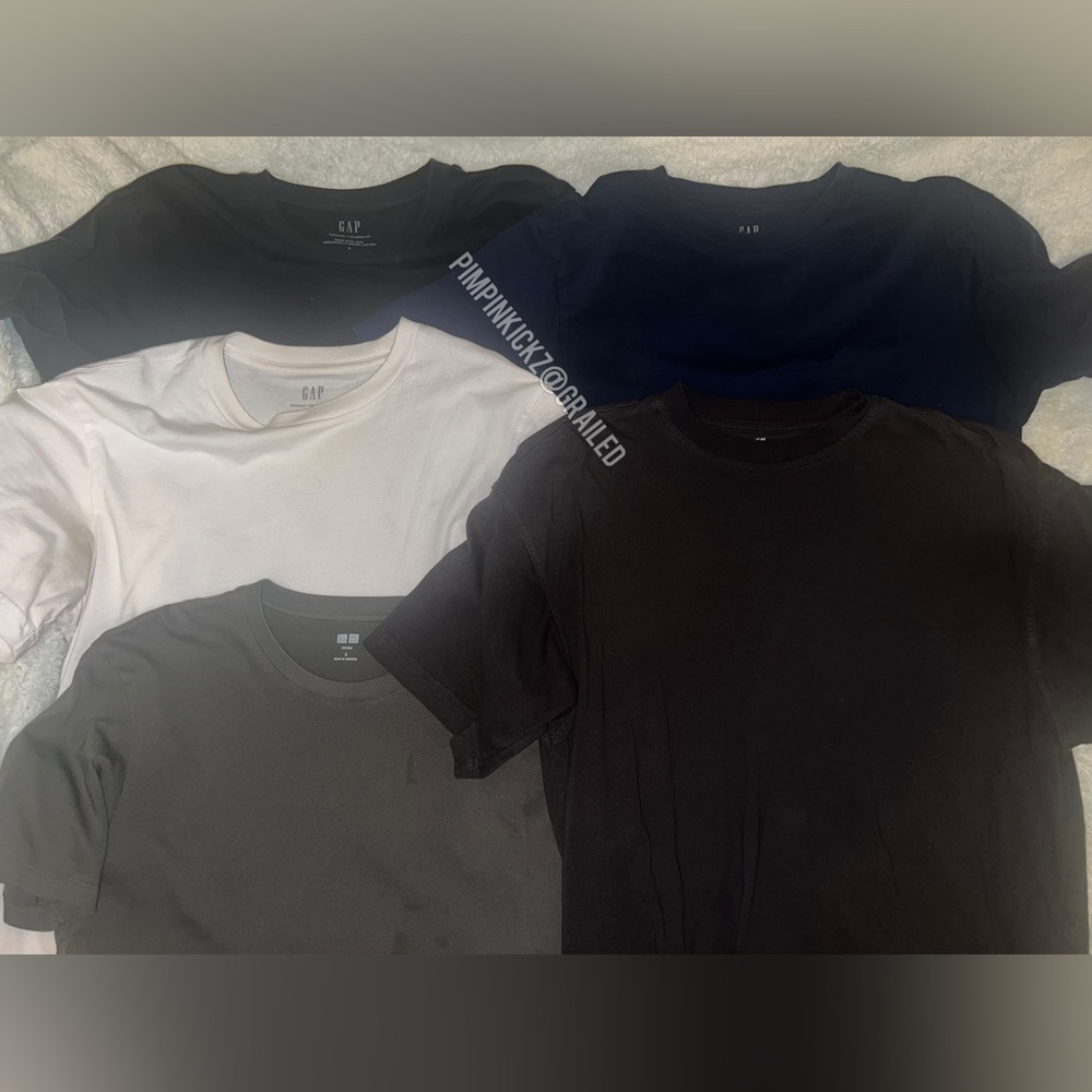 5 t-shirts (3 GAP, 1 Uniqlo, 1 H&M)